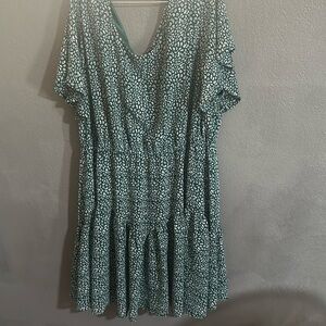 XXL green and white short sleeved dress
